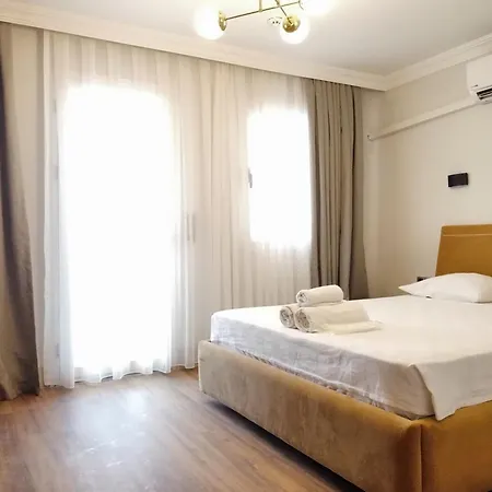 Suna Suits Πανσιόν